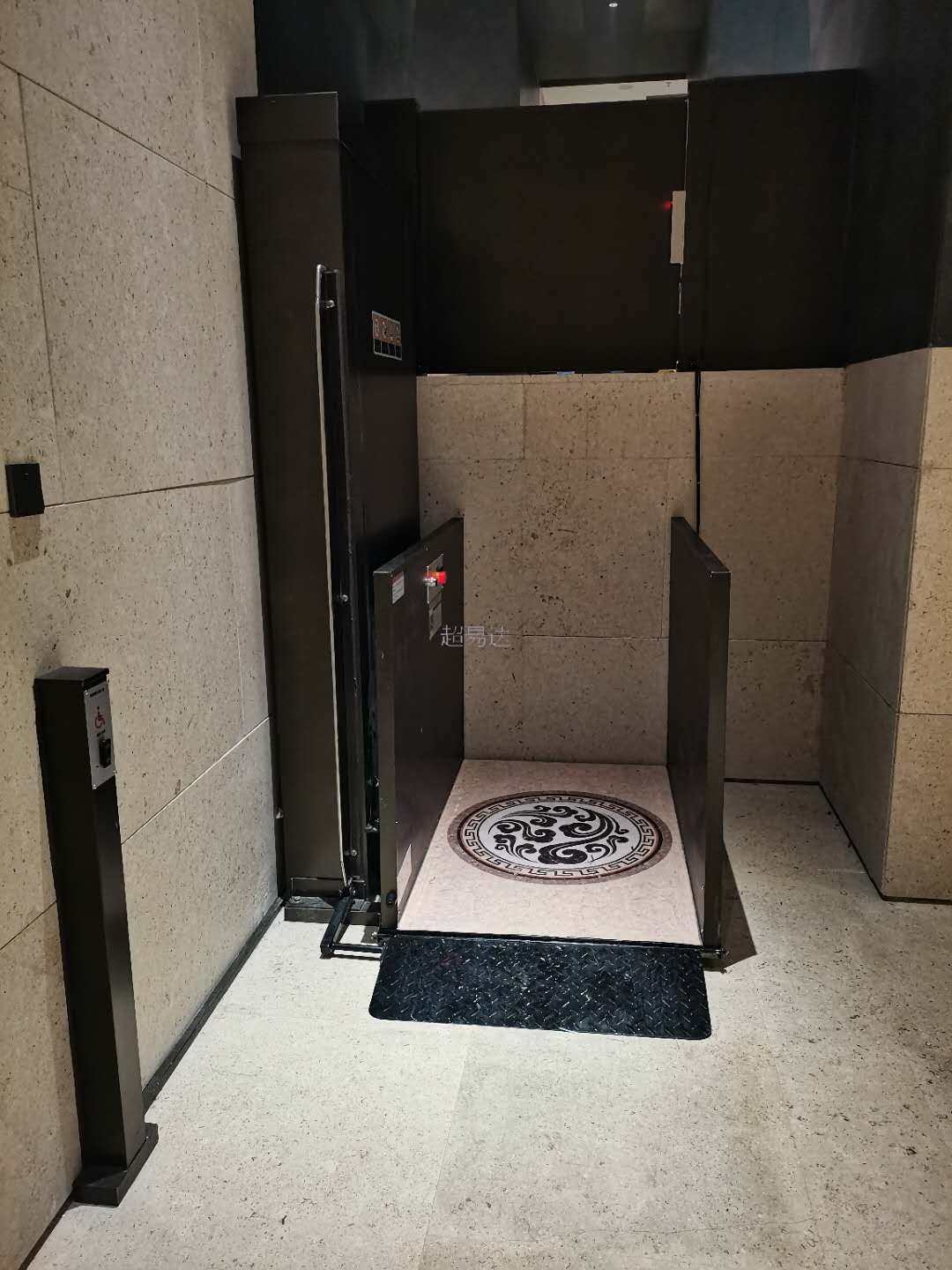 <b>殘疾人升降平臺(tái)</b>