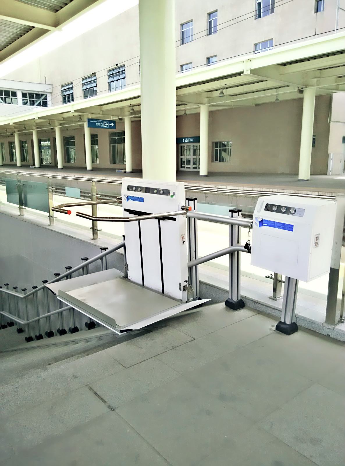 IMG_20150526_141758_meitu_3.jpg 斜掛式升降平臺